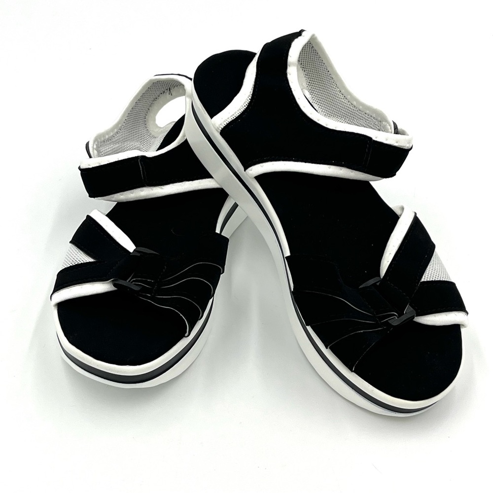 NWOT Black & White Thick Sole Soft Strappy Sandals Size 9 (SWS0001)